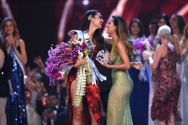 2017 | MISS UNIVERSE | DEMI LEIGH NEL PETERS - Page 31 Afp-Catriona-gray-Miss-Universe-000_1BN833-20181217_03F4884C1C9B43C8821BBFBDB844C1EC