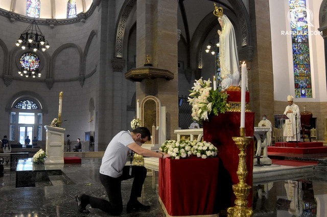 SENTENCE. The mayor of Manila, Francisco 'Isko Moreno' Domagoso, during the consecration of the Immaculate Heart of Mary in the Cathedral of Manila on May 13, 2020, which is also the feast of Our Lady of Fatima. Photo by Angie de Silva / Rappler  