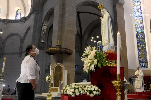 PRAY FOR US. Mandaluyong Mayor Menchie Abalos attends the consecration of the Immaculate Heart of Mary at the Manila Cathedral on May 13, 2020, which is also the feast of Our Lady of Fatima. Photo by Angie de Silva / Rappler 