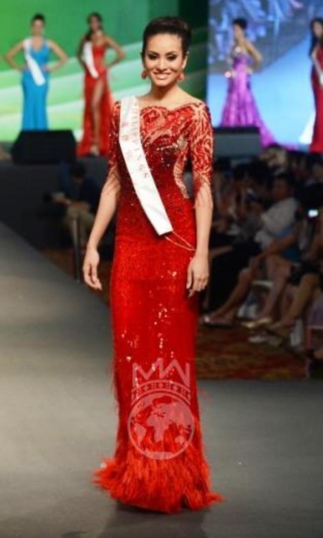 QUEENRICH REHMAN. The Philippine candidate wears a Michael Cinco creation in the 2012 Miss World Pageant. Photo from Miss World Organization 