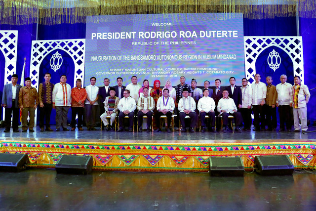 BTA. President Rodrigo Duterte poses for a photo with some of the members of the Bangsamoro Transition Authority during the inauguration of the Bangsamoro Autonomous Region in Muslim Mindanao (BARMM) at the Shariff Kabunsuan Cultural Complex in Cotabato City on March 29, 2019. MalacaÃ±ang photo 