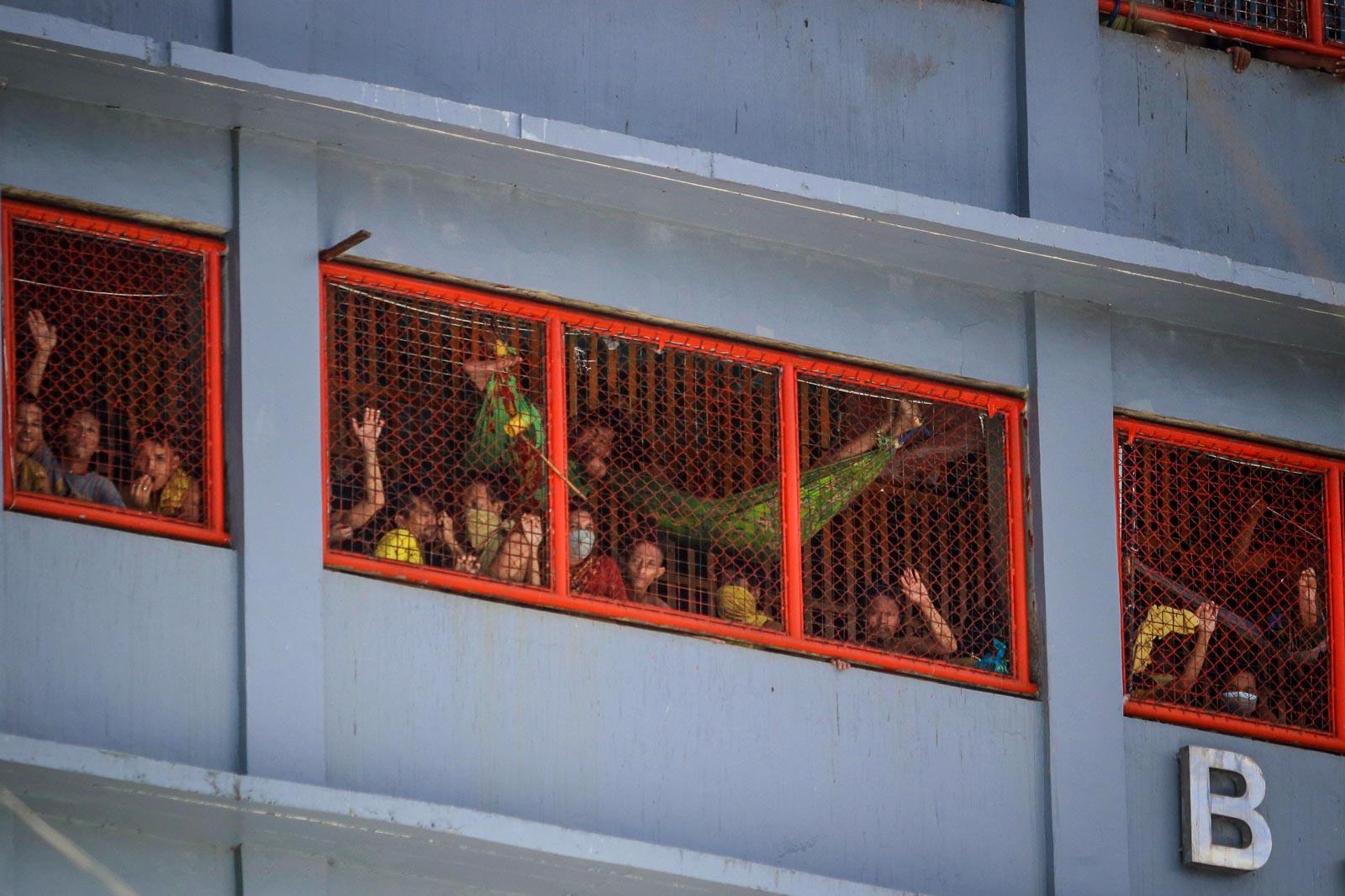 OVERCROWDED. At least 210 test postive for the coronavirus at the overcrowded prison. Photo by Gelo Litonjua/Rappler 