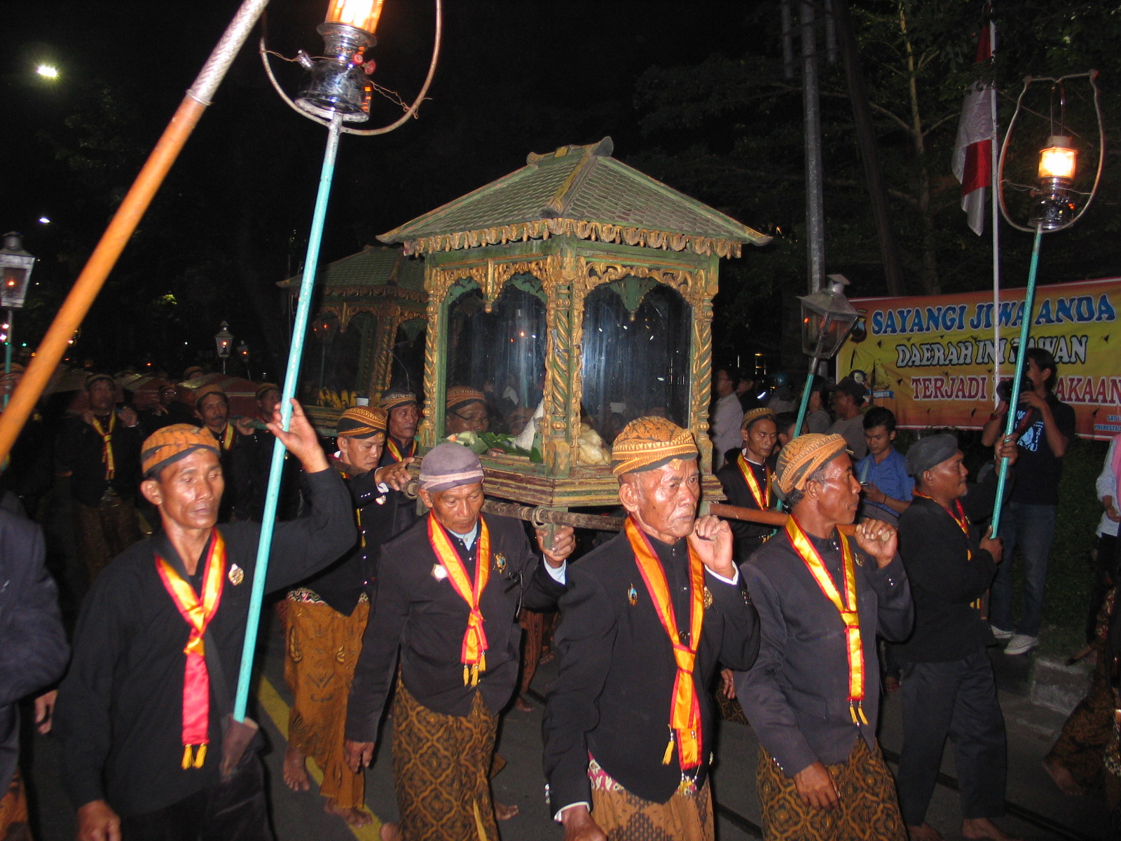 Malam Selikuran, tradisi Islam-Jawa menyambut 'lailatul qadar'