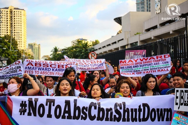 PRESS FREEDOM. ABS-CBN supporters hold a demonstration to call for the renewal of its franchise on March 1, 2020. Photo by Jire Carreon/Rappler 