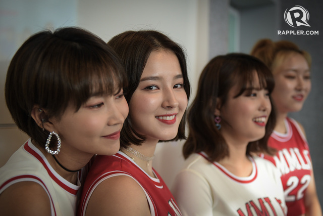 MOMOLAND. Hye Bin and Nancy share a moment alongside Ahin and Jane at their press event in Manila. All photos by LeAnne Jazul/Rappler  