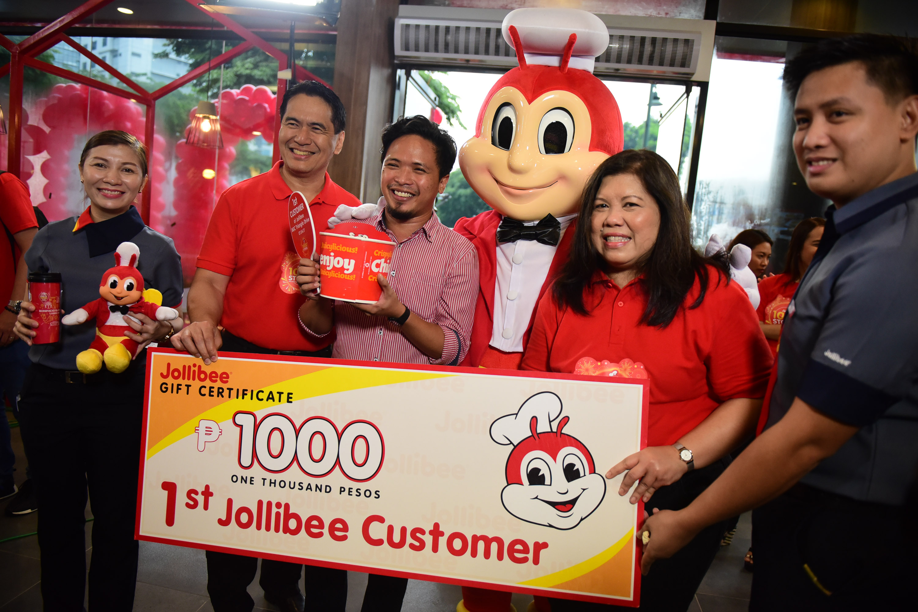 IN PHOTOS: Jollibee opens its 1,000th store