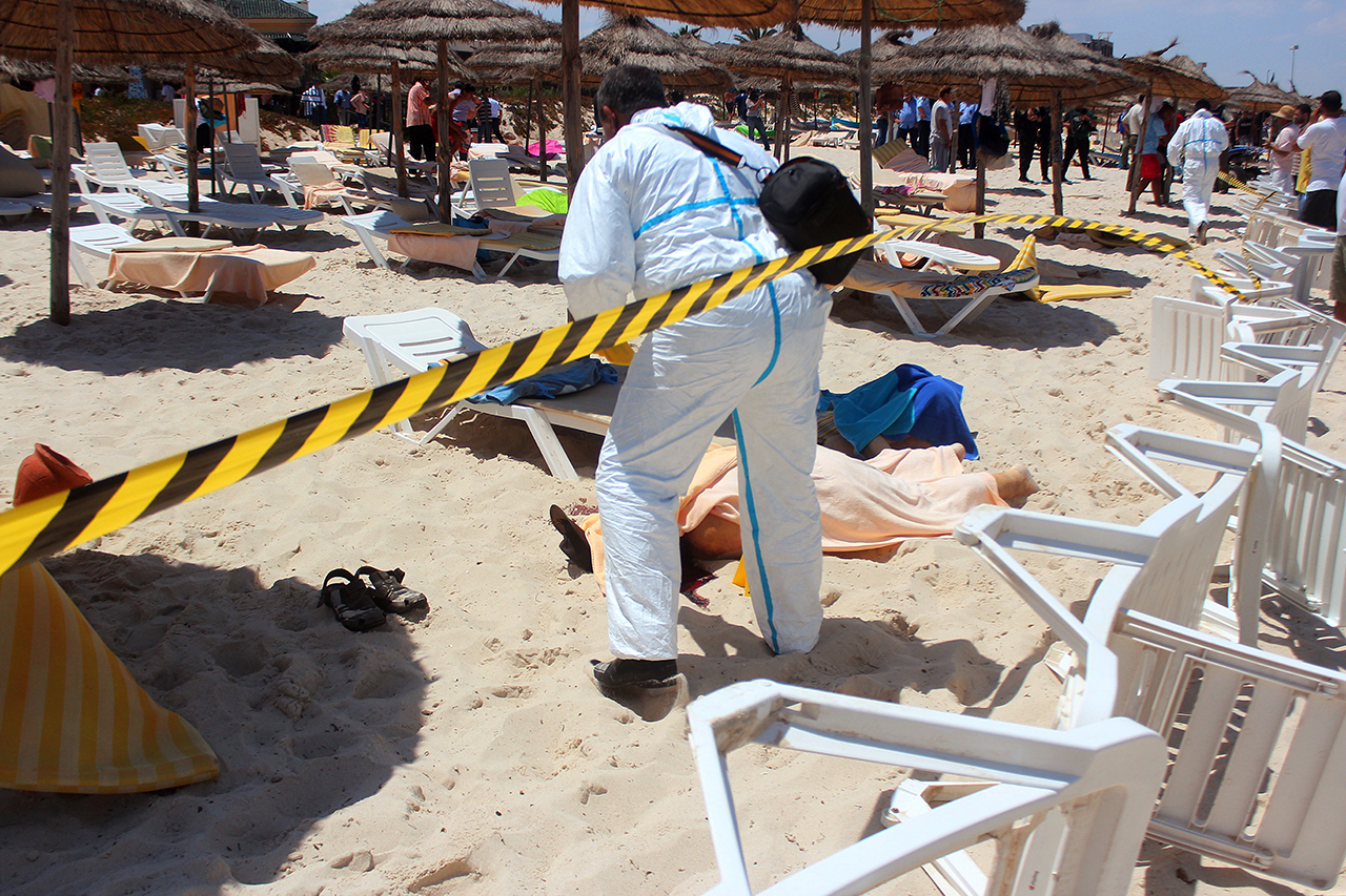 Tourists scramble to leave Tunisia after seaside massacre