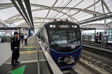 Traffic Choked Jakarta Inaugurates Mass Rapid Transit System - 