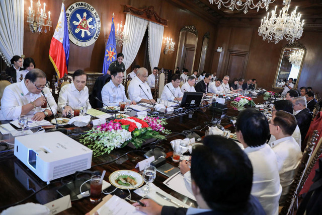 DUTERTE CABINET. President Rodrigo Duterte presides over the 46th Cabinet Meeting at Malacañang Palace on March 2, 2020. Malacañang photo 