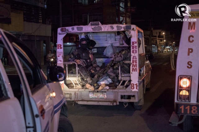 AMBUSH. Police escorting suspected Maute Group members are ambushed on their way from Marawi City to Cagayan de Oro City. Photo by Carlo Gabuco 