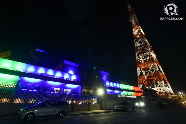 SHUTDOWN. The facade of ABS-CBN lights up in the network's color after the NTC issued a cease and desist order against it on May 5, 2020. File photo by Angie de Silva / Rappler 