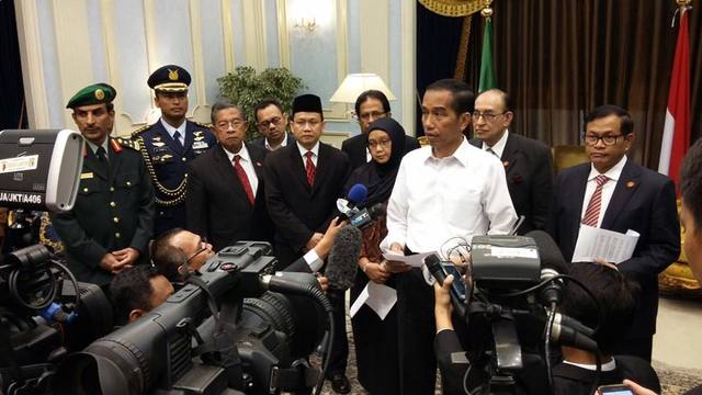 Hasil gambar untuk foto jokowi bersama raja arab saudi