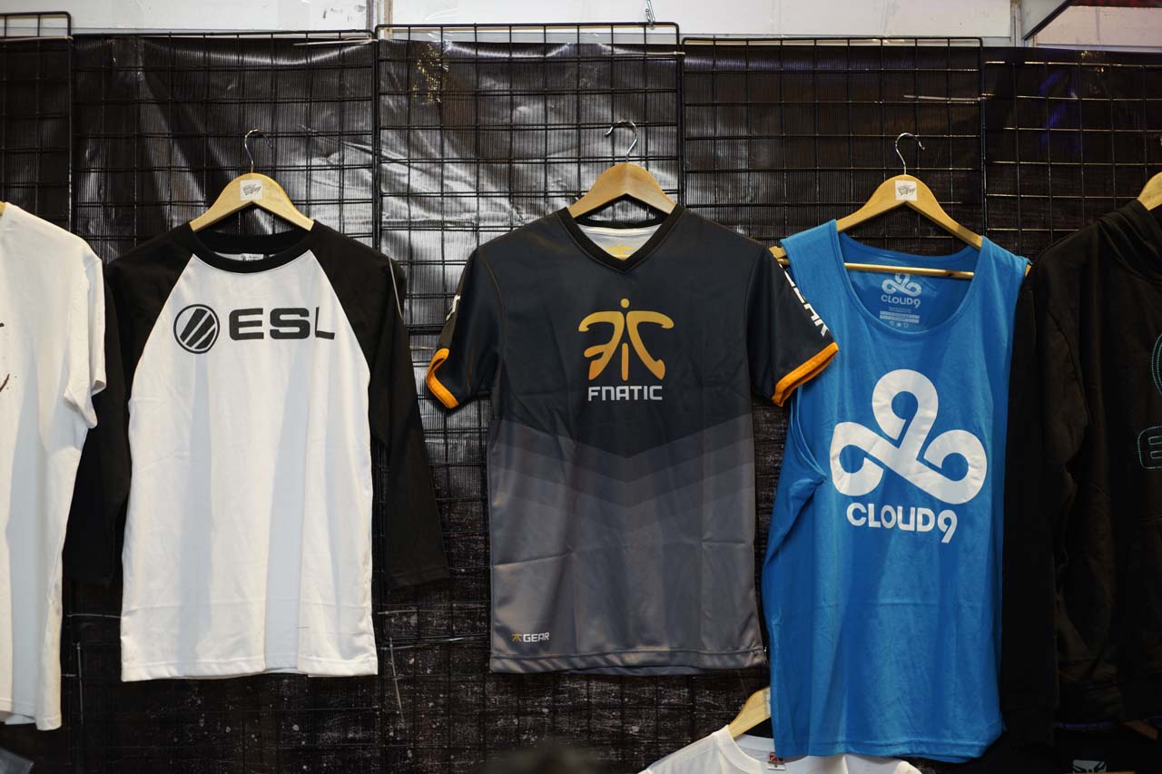 Hey guys can you please confirm the legitimacy of this 2016 jersey : r/ fnatic