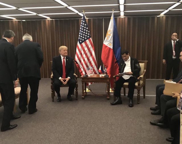 BILATERAL MEETING. Philippine President Rodrigo Duterte meets with US President Donald Trump on the sidelines of the 31st ASEAN Summit, November 13, 2017. Photo from Presidential Spokesperson Harry Roque 