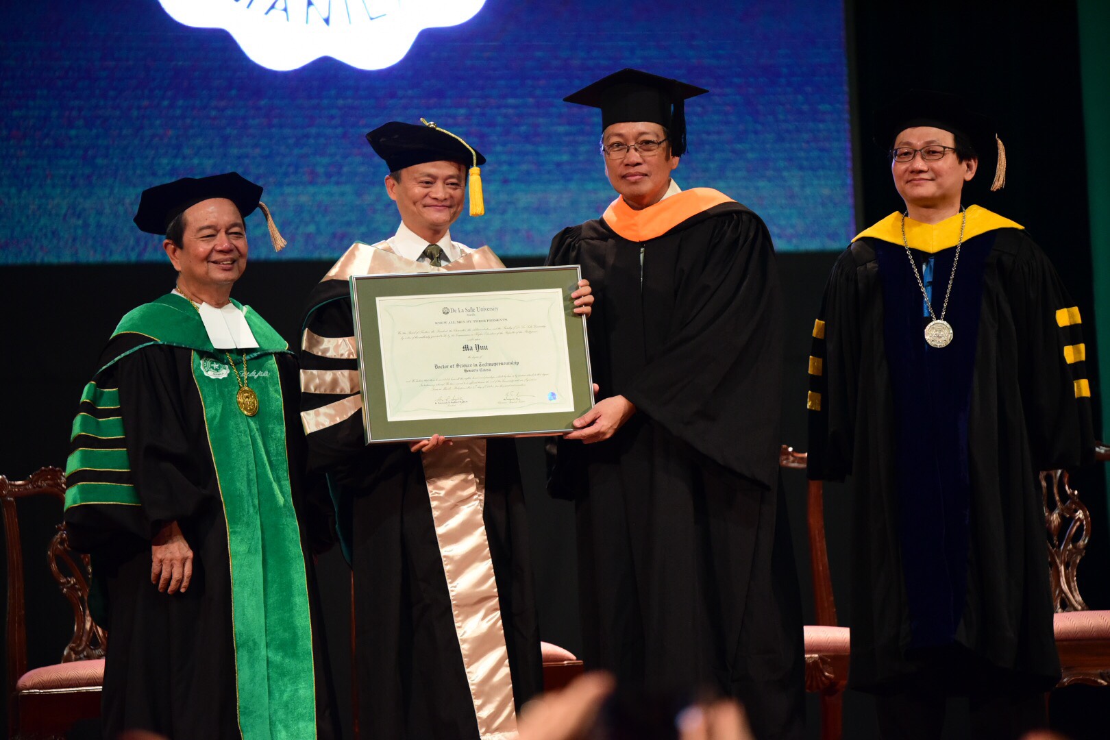 Jack Ma receives a Doctor of Science in Technopreneurship Honoris Causa from De La Salle University. Image:  Alecs Ongcal/Rappler
