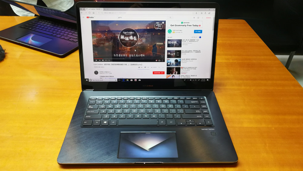 New ASUS laptop's touchpad doubles as full HD touchscreen