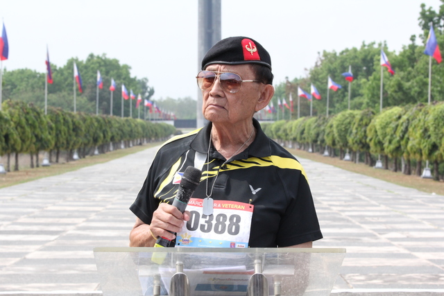 REMEMBERING HEROES. Former Philippine President Fidel Ramos addresses participants of the Freedom March, the last leg of the 3-day trail that commemorates the 75th anniversary of the Bataan Death March. Photo by Jun A. Malig/Rappler 
