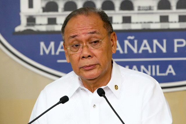PALACE REACTIONS. Presidential Spokesman Ernesto Abella takes questions from the media. Malacañang photo 